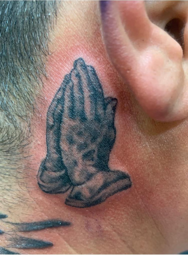 Praying Hands Tattoo Tatuaje de Manos Rezando – Starry Eyed Tattoos and Body Art Studio